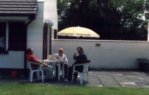 John Murphy, Michael Fitzgerald mit dem Hausherr nach der Arbeit